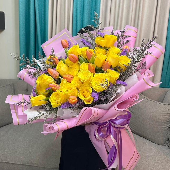 Ecuadorian roses with tulips